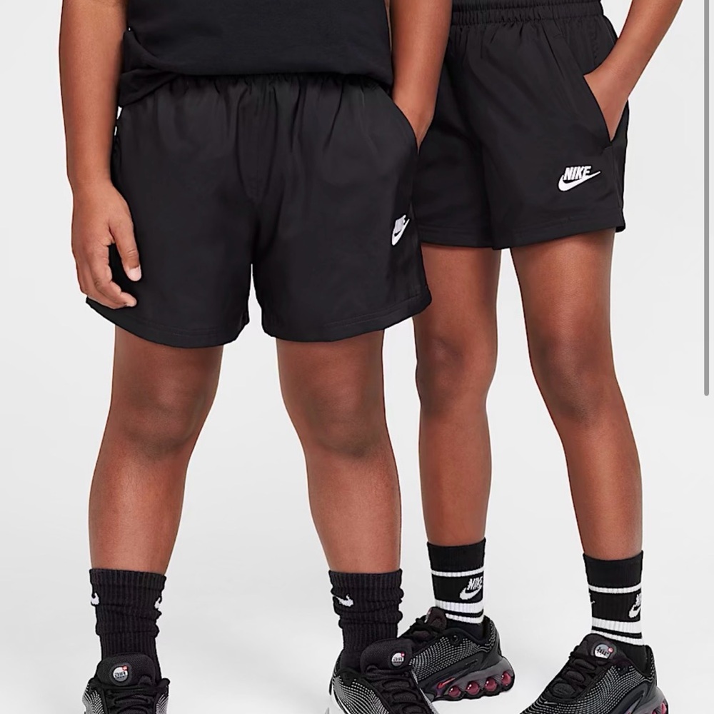 Nike Big Kids' woven 4.5” Black Athletic Shorts in youth size large.